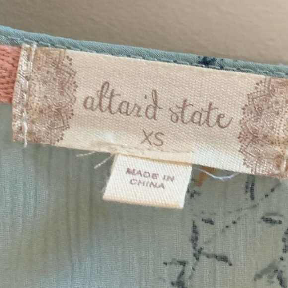 🆕 Altar’d State Floral and Crocheted Lace Kimono - Picture 4 of 7